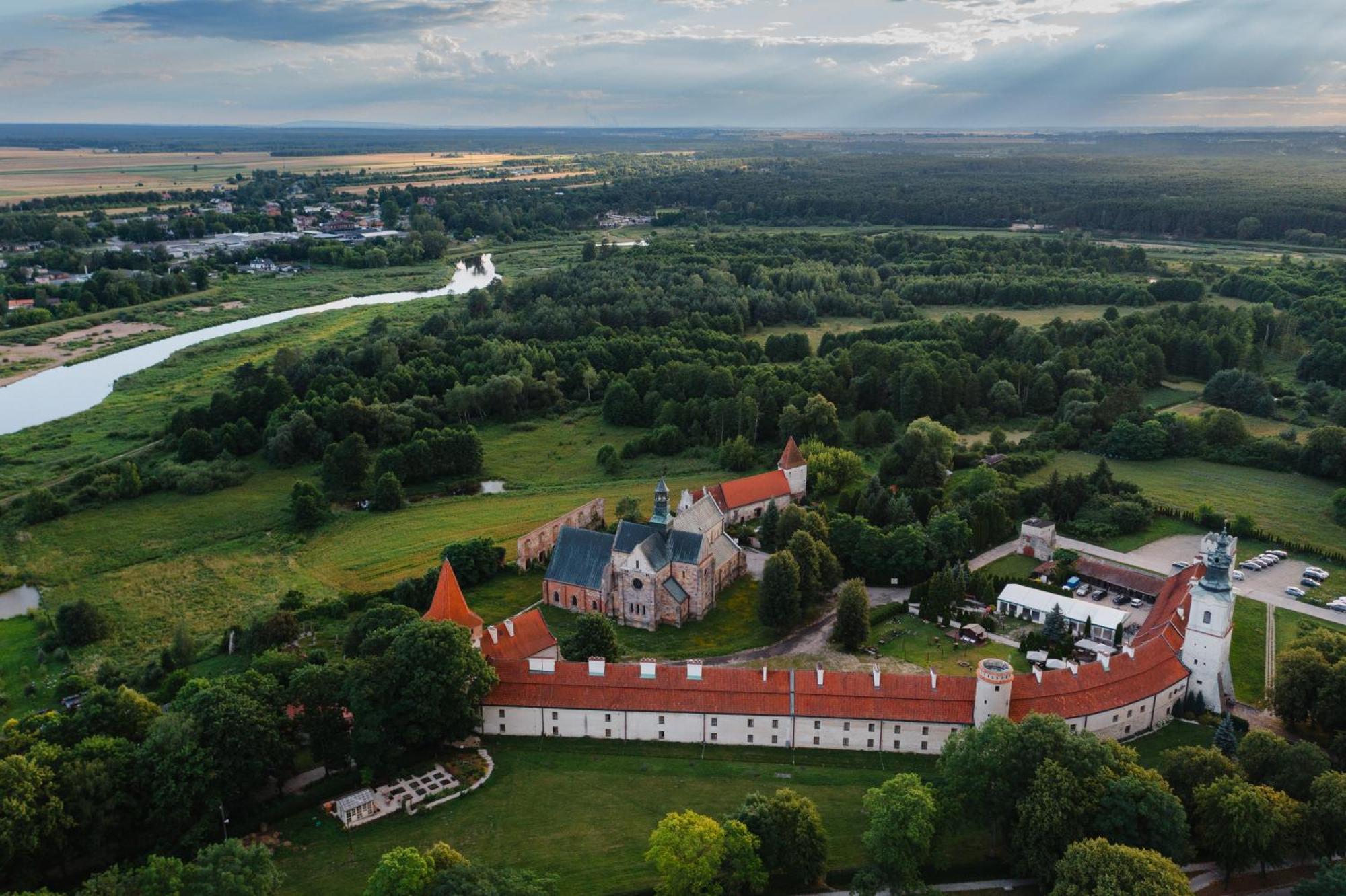 Hotel Podklasztorze Sulejow Exterior photo